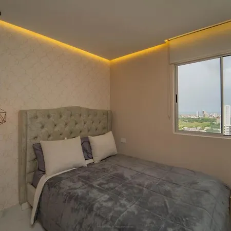 Luxury Sea View Apartment *